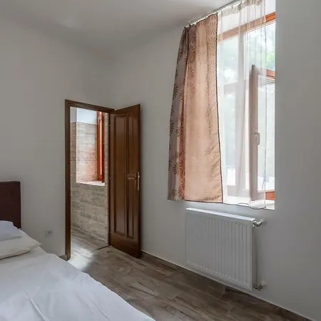 Pavilon Panzio Etterem Es Pizzeria