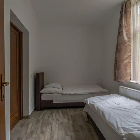 Pavilon Panzio Etterem Es Pizzeria Bed & Breakfast Gyomaendrőd