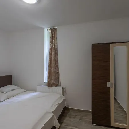 Pavilon Panzio Etterem Es Pizzeria Bed & Breakfast